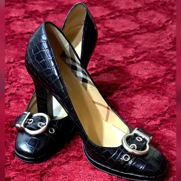 LIKE NEW BURBERRY HEELS - Picture 1 of 14
